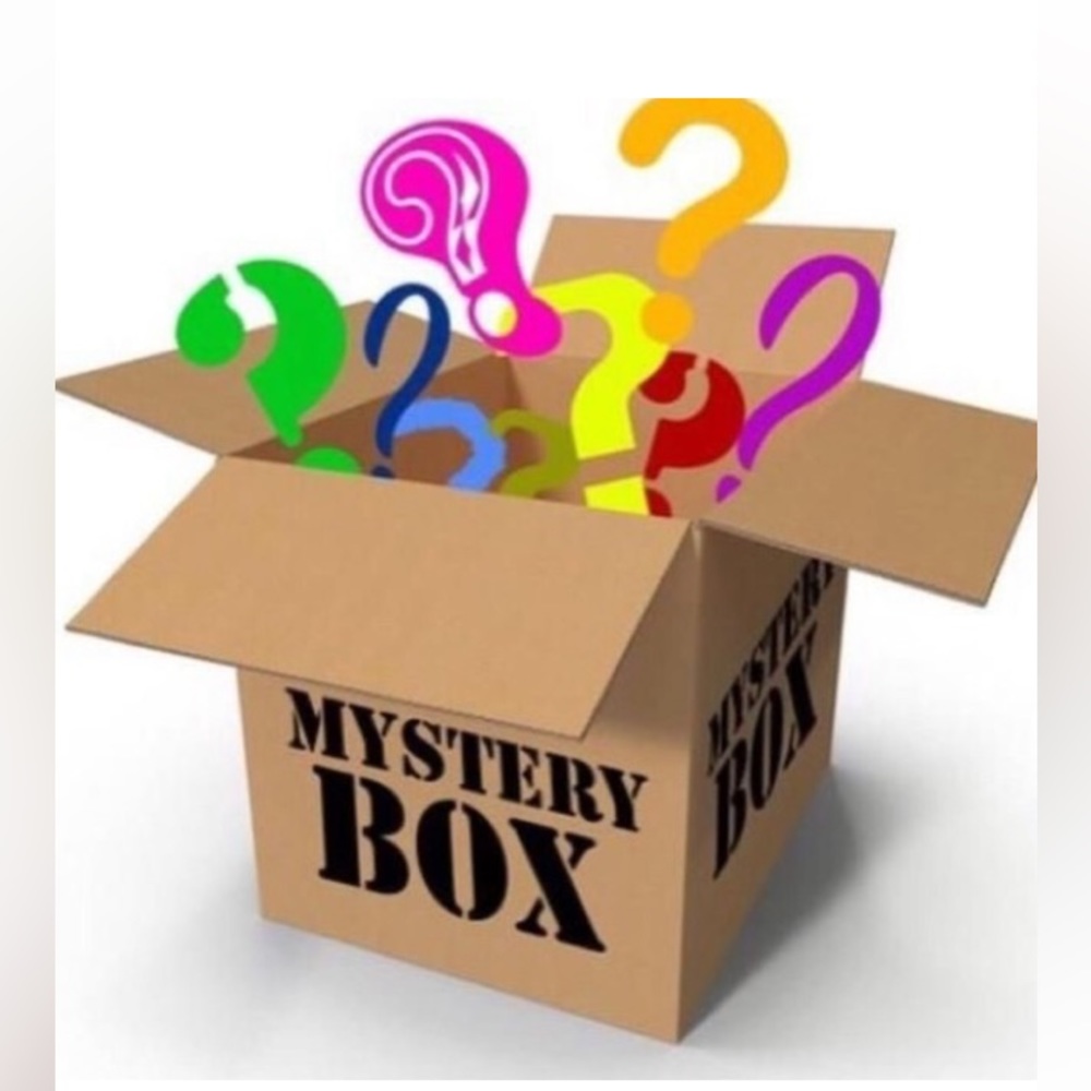 7-10 items ladies clothing box. Choose your size! XS - XL available.